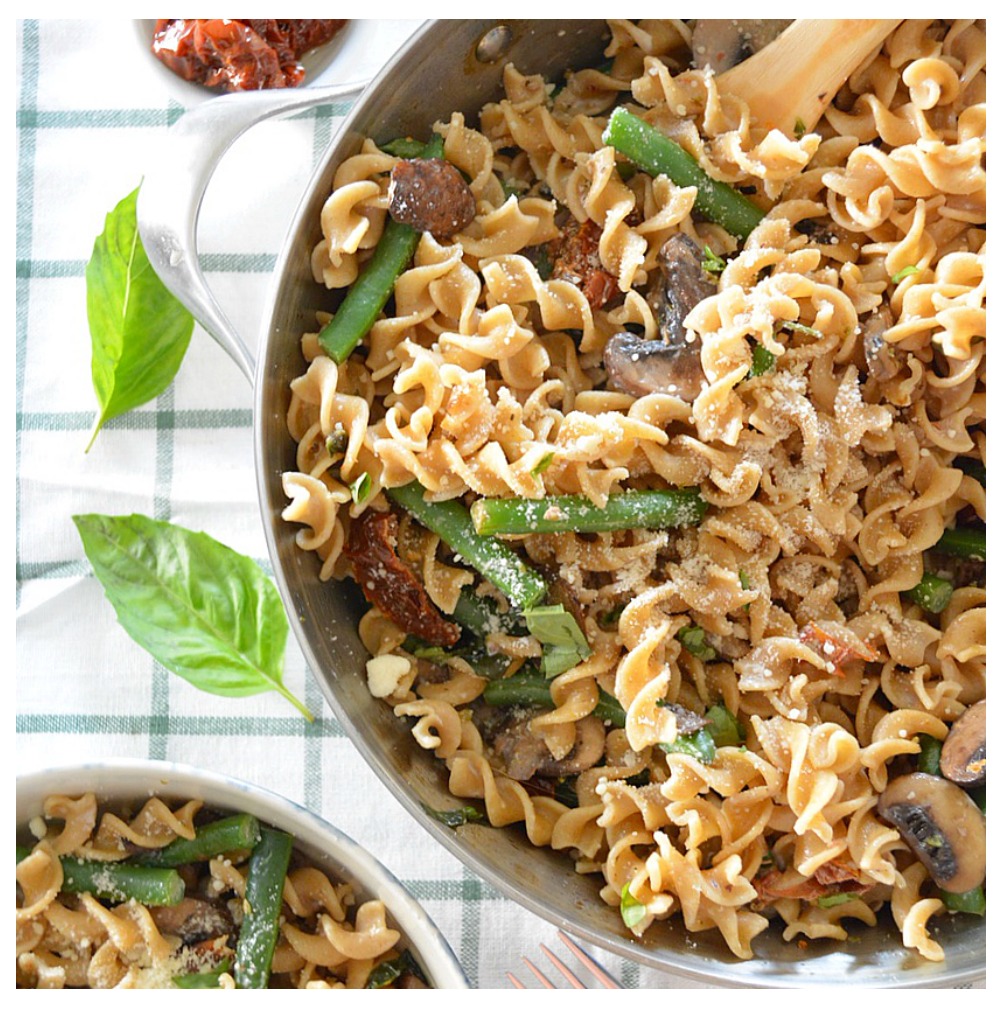 Herbed Fusilli Pasta with Mushrooms, Sun-Dried Tomato and Green Beans